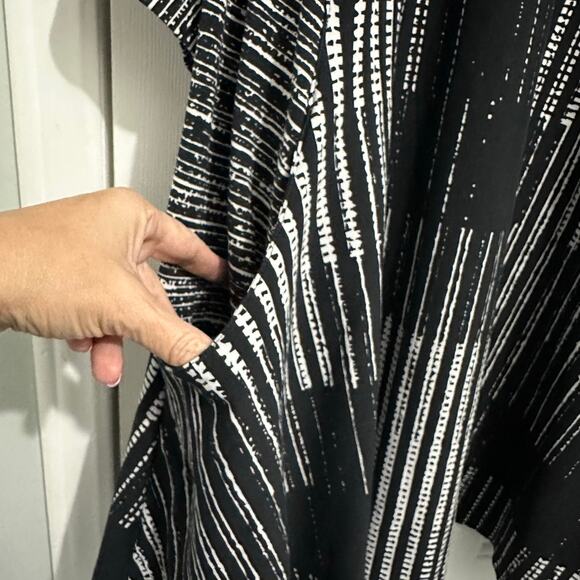 Flutter, Kiki, boutique, oversize printed tunic pockets, plus size 2X - Picture 3 of 10